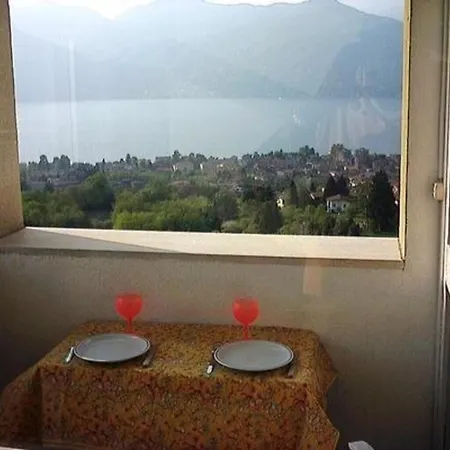 Mit Blick Auf Den Maggiore Germignaga