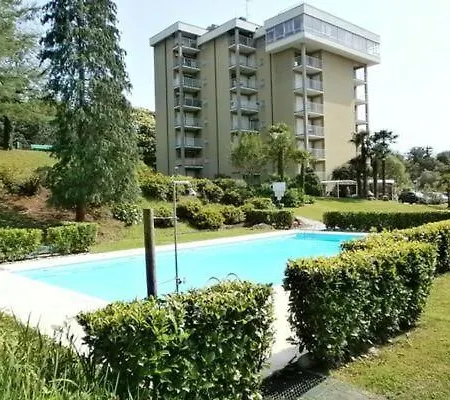 Mit Blick Auf Den Maggiore Apartamento